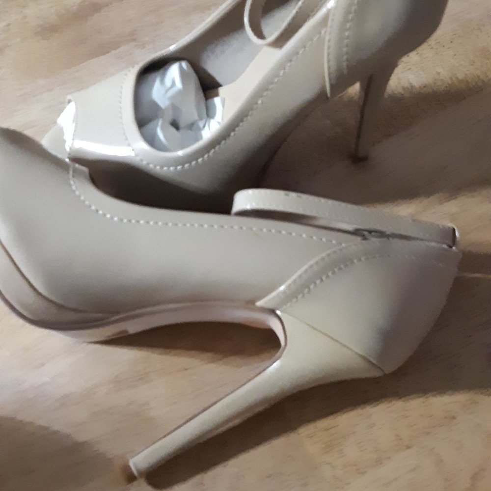 Open toe  High heels  Taupe  Size 8